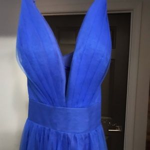 BEAUTIFUL BLUE PROM GOWN SIZE M 💙💙💙💙💙💙💙✨✨✨✨